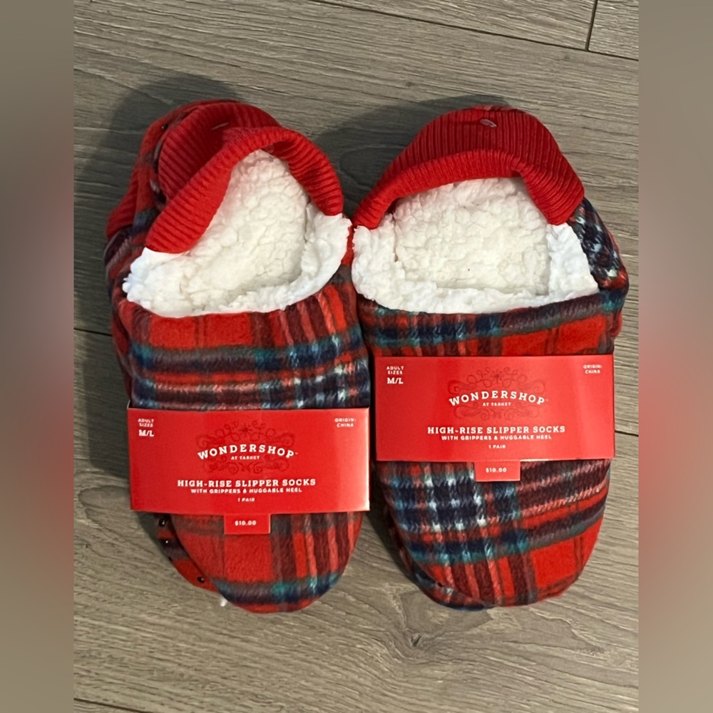 NWT Wondershop 2 pair of Red Fuzzy Gripper Sherpa Lined Slippers M/L
